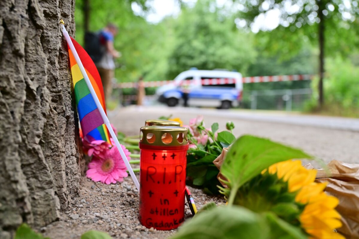 Auto rast in Menschenmenge - CSD abgebrochen Nach dem Angriff auf den CSD wird an die Opfer erinnert.