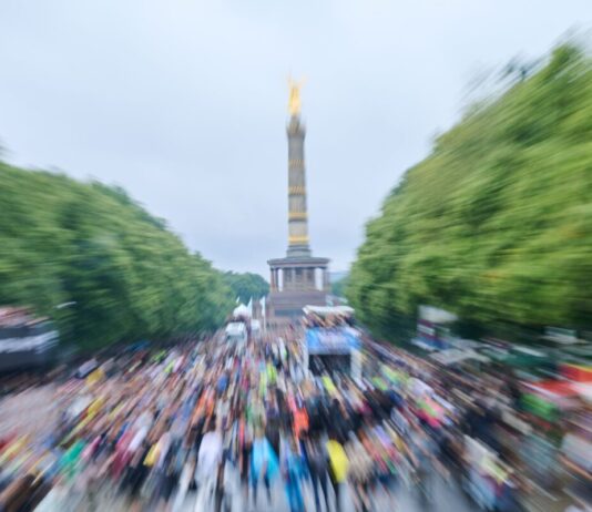 Technoparade «Rave The Planet» soll stattfinden Zur Technoparade «Rave The Planet» werden erneut Zehntausende von Menschen erwartet. (Archivbild)