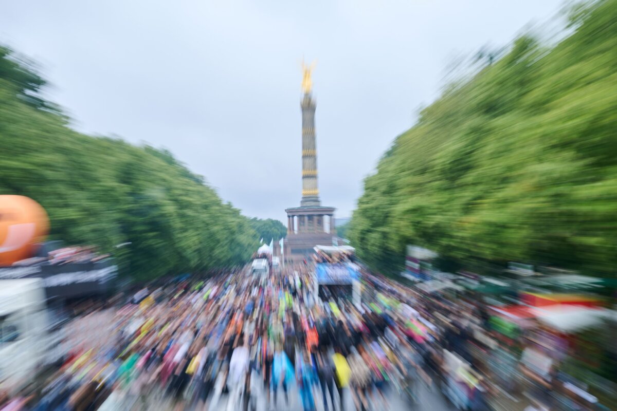 Technoparade Rave The Planet Zur Technoparade «Rave The Planet» werden erneut Zehntausende von Menschen erwartet. (Archivbild)