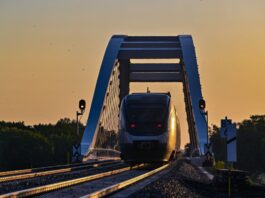 Woidke will für Ausbau der Ostbahn kämpfen Die Ostbahn (RB 26) Richtung Polen ist auf deutscher Seite nicht elektrifiziert und abschnittsweise eingleisig. (Archivbild)