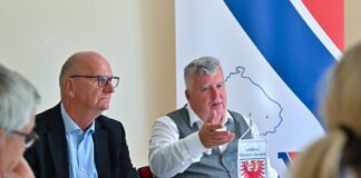 Doch keine Gebühren für Rettungsdienst in Märkisch-Oderland Der Landrat von Märkisch-Oderland, Gernot Schmidt, verzichtet auf rückwirkende Gebühren für Rettungsfahrten. (Archivbild)