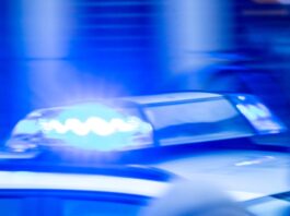 18-Jähriger rast wild durch die Stadt und greift Polizei an Einsatz gegen einen Raser: Zivilkräfte der Polizei nehmen einen 18-Jährigen nach waghalsigen Fahrmanövern fest.