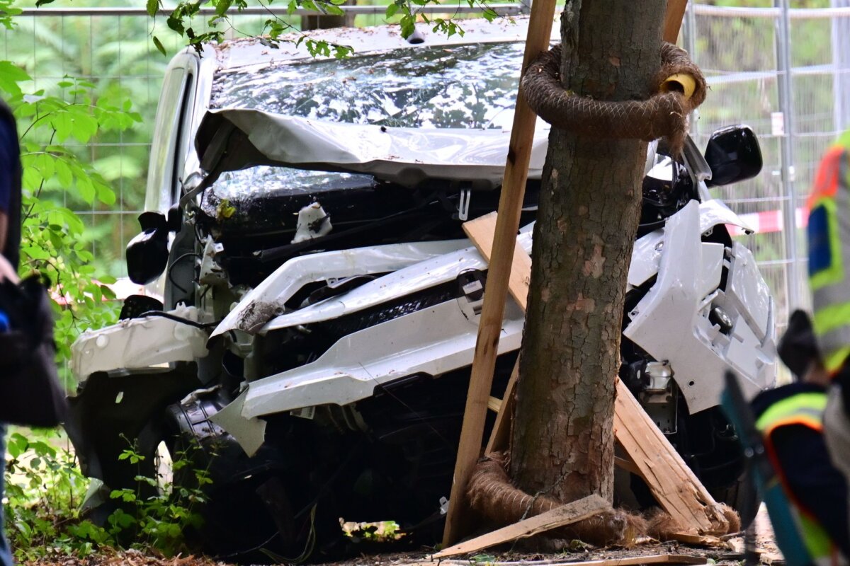 Auto rast in Menschenmenge - CSD abgebrochen Angriffe wie der beim CSD in Berlin lassen sich nach Einschätzung von Experten kaum verhindern.