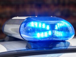 Wagen rammt Tunnel auf der A111 – Mann in Haft Gegen einen der Insassen lag ein offener Haftbefehl vor. (Symbolbild)