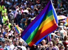Andrang beim CSD: U-Bahnhöfe vorübergehend gesperrt Berlin feiert den CSD.