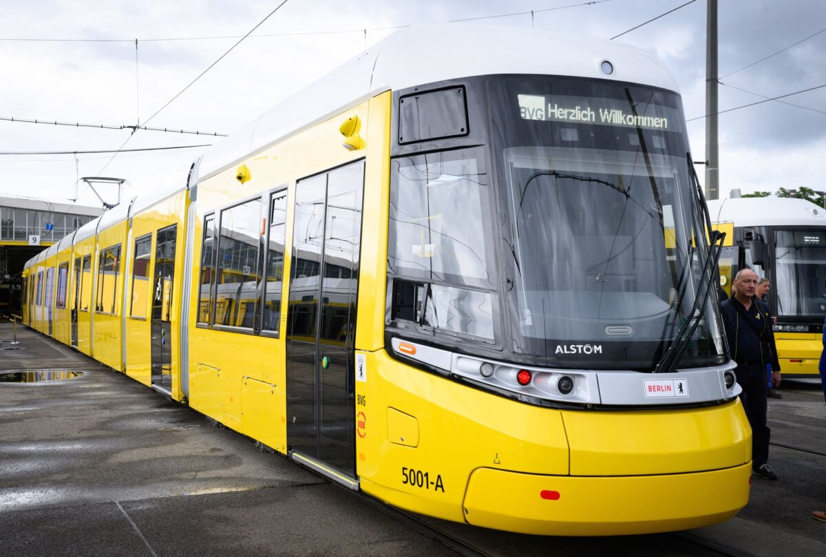 BVG-Straßenbahn Urbanliner Der «Urbanliner» soll mit erheblicher Verzögerung ab Mitte Juli auf der M4 zum Einsatz kommen. (Archivbild)