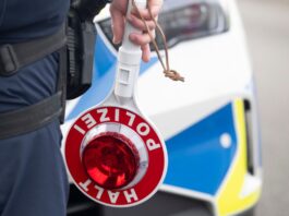 Polizei stoppt überladene Wohnmobile auf der A9 Acht Fahrzeuge durften nicht weiterfahren. (Symbolbild)