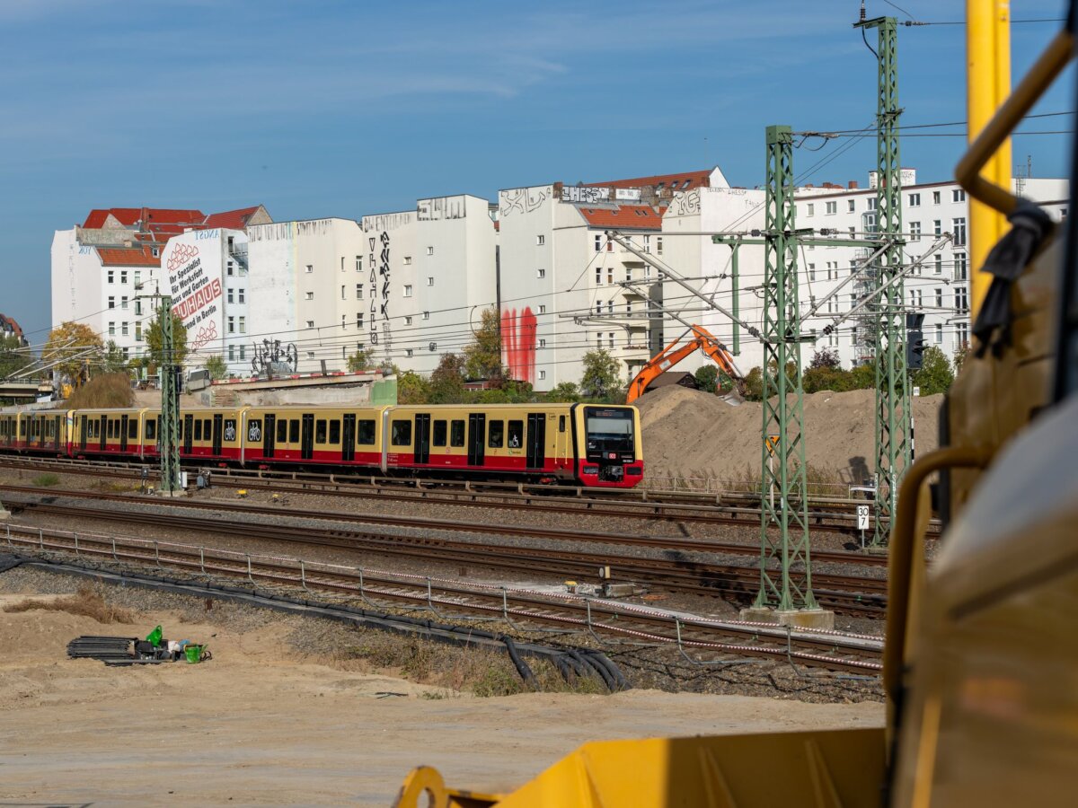 Feierlicher Baubeginn für den Ersatz der Ringbahnbrücke Am Wochenende kommt es wegen Bauarbeiten an der Ringbahnbrücke zu größeren Sperrungen. (Archivbild)