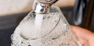 Keime im Buckower Trinkwasser ausgebreitet – Abkochgebot Wegen nachgewiesener Keimen im Trinkwassernetz sollen die Bürger in Buckow ihr Trinkwasser abkochen. (Symbolbild)