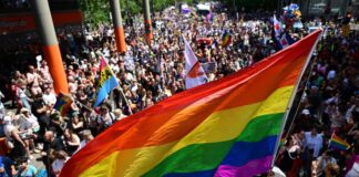 Queerer Verband: «Regenbogen hat einen Riss bekommen» Beim CSD sind Regenbogenflagggen zu sehen.