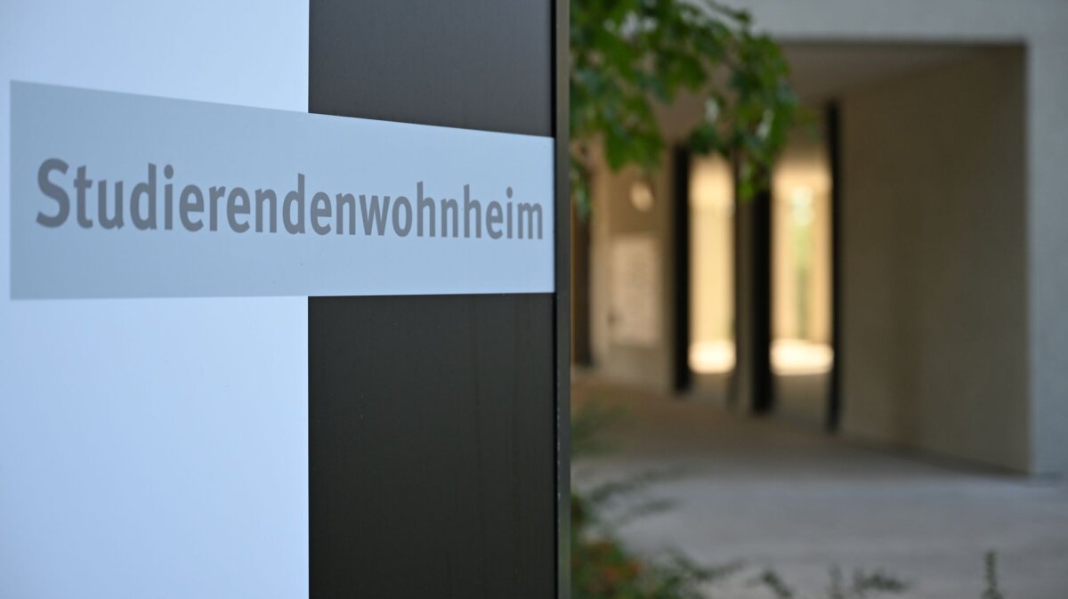 Studentenwohnheim In Brandenburg finden viele Studierende in Wohnheimen Platz. (Symbolbild)