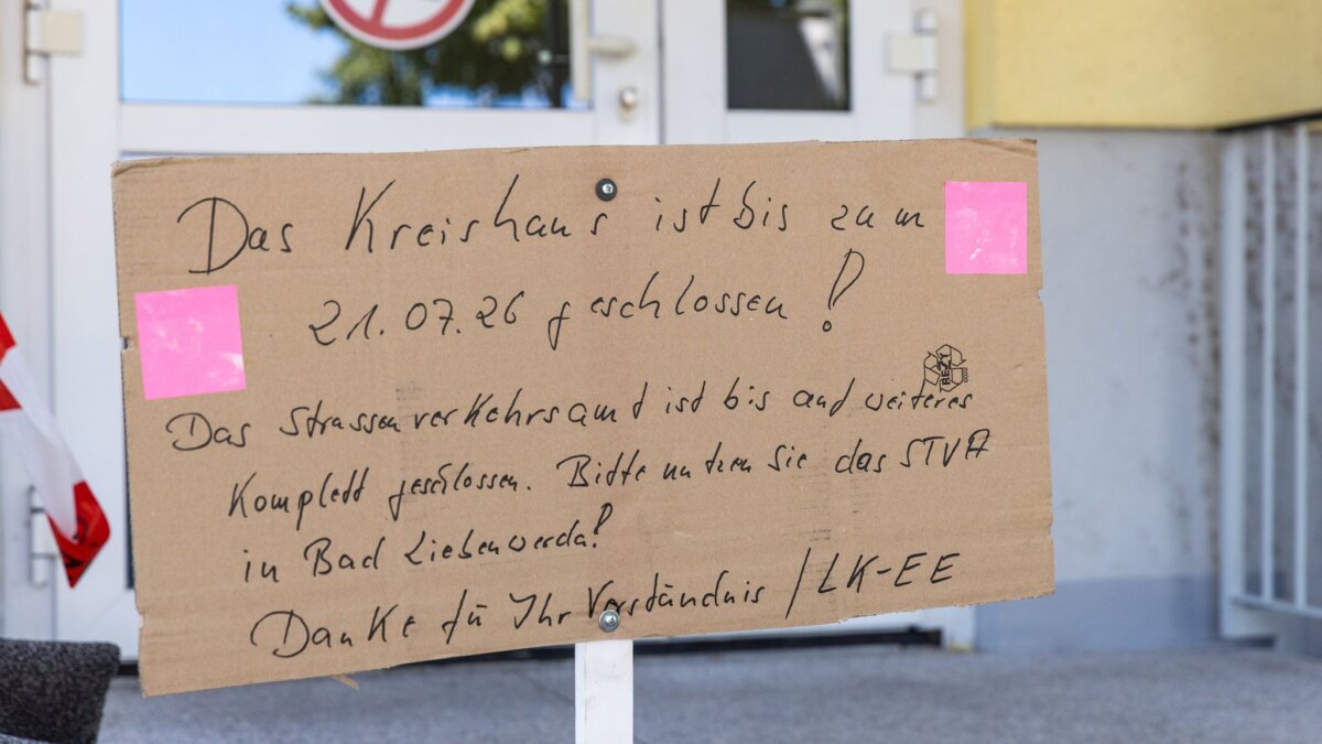 Angriff auf Mitarbeiter in Kreisverwaltung Elbe-Elster Der Deutsche Landkreistag zeigt sich besorgt nach mehreren Angriffen auf Jugendämter. (Archivbild)