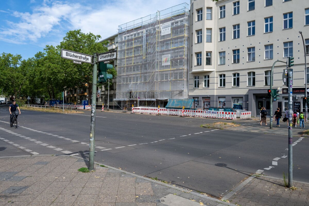 E-Scooter-Fahrer stirbt beim Unfall An dieser Kreuzung starb in der vergangenen Nacht der Fahrer eines E-Scooters bei einem Unfall.