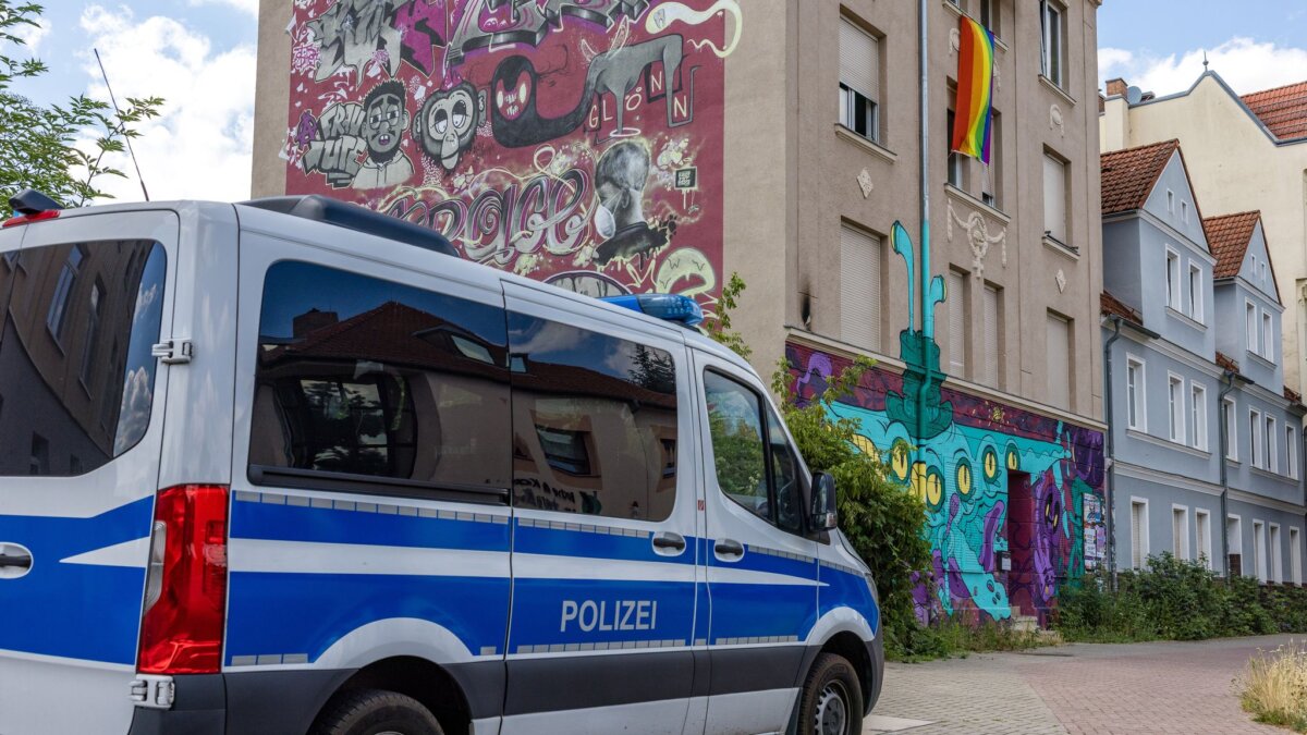 Mutmaßlicher Brandanschlag auf das Wohnprojekt «Zelle79» Nach einem mutmaßlichen Brandanschlag auf das alternative Wohnprojekt «Zelle 79» in Cottbus ermitteln Staatsschutz und Mordkommission.