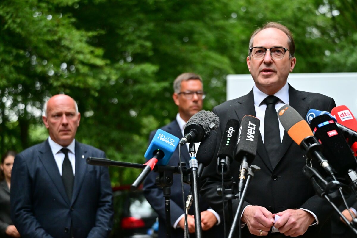 Auto fährt in Menschenmenge - CSD abgebrochen Bundesinnenminister Dobrindt spricht über den mutmaßlichen Täter.