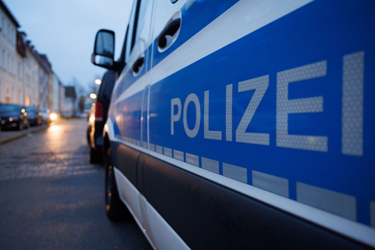 Polizeiauto Die Polizei setzte bei dem Einsatz einen Taser gegen den Mann ein. (Symbolbild)