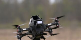 Redmann: Besserer Schutz vor Drohnen soll zügig kommen Die Betreiber kritischer Infrastruktur sollen in die Lage versetzt werden, sich besser gegen Drohnenangriffe verteidigen zu können. (Archivbild)