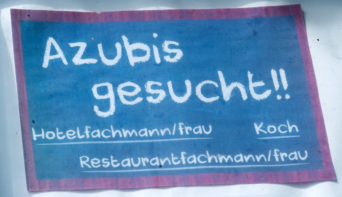 Nachwuchs für die Arbeit in der Gastronomie gesucht. Vietnamesische Auszubildende werden angeworben, scheitern aber oft an fehlenden Sprachkenntnissen oder anderen Problemen. (Symbolbild)
