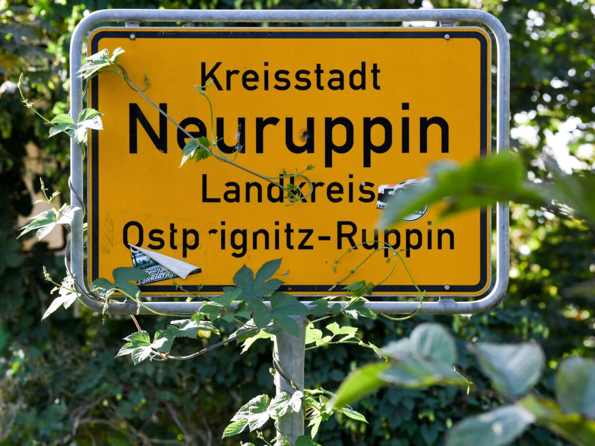 Brand in Neuruppin Es gebe einen ausgedehnten Brand, teilte die Regionalleitstelle mit. (Symbolbild)