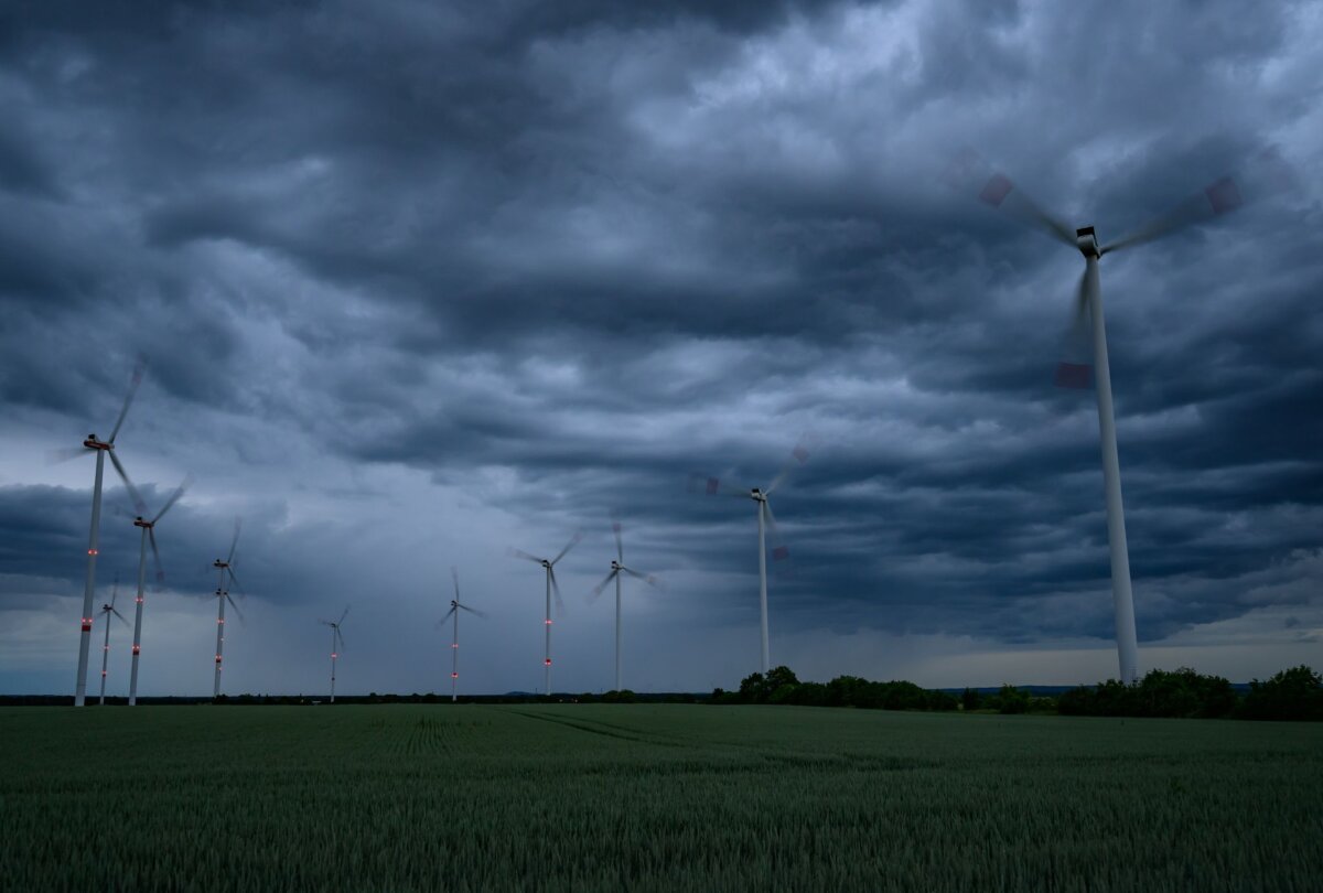 Gewitter über Brandenburg Wie entwickelt sich die Windkraft in Brandenburg?