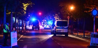 Polizei: Zeugen berichten von Stichverletzungen Einsatzkräfte der Polizei sind im Einsatz nach dem Abbruch des Christopher Street Day (CSD).