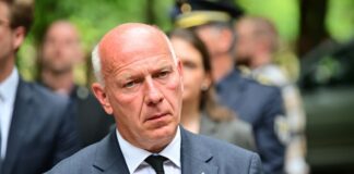 Wegner lobt nach Anschlag Einsatzkräfte und CSD-Veranstalter Berlins Regierender Bürgermeister Kai Wegner (CDU) lobt nach dem Terroranschlag am Rande des Christopher Street Day Polizei, Rettungskräfte und Veranstalter.