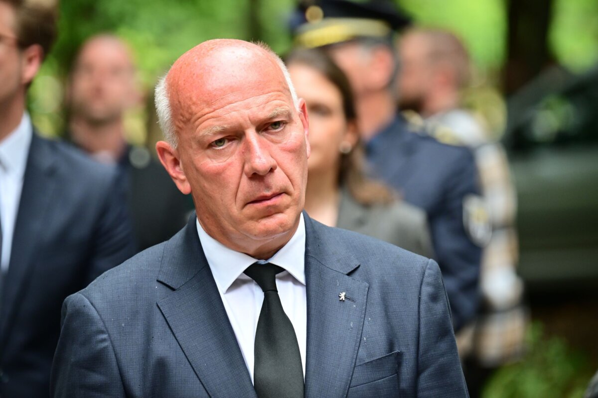 Auto fährt in Menschenmenge - CSD abgebrochen Berlins Regierender Bürgermeister Kai Wegner (CDU) lobt nach dem Terroranschlag am Rande des Christopher Street Day Polizei, Rettungskräfte und Veranstalter.