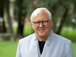 Beelitzer Bürgermeister beklagt Sticker-Flut und Vandalismus Der Beelitzer Bürgermeister Bernhard Knuth reagiert entrüstet auf Vandalismus in der Stadt. (Archivbild)