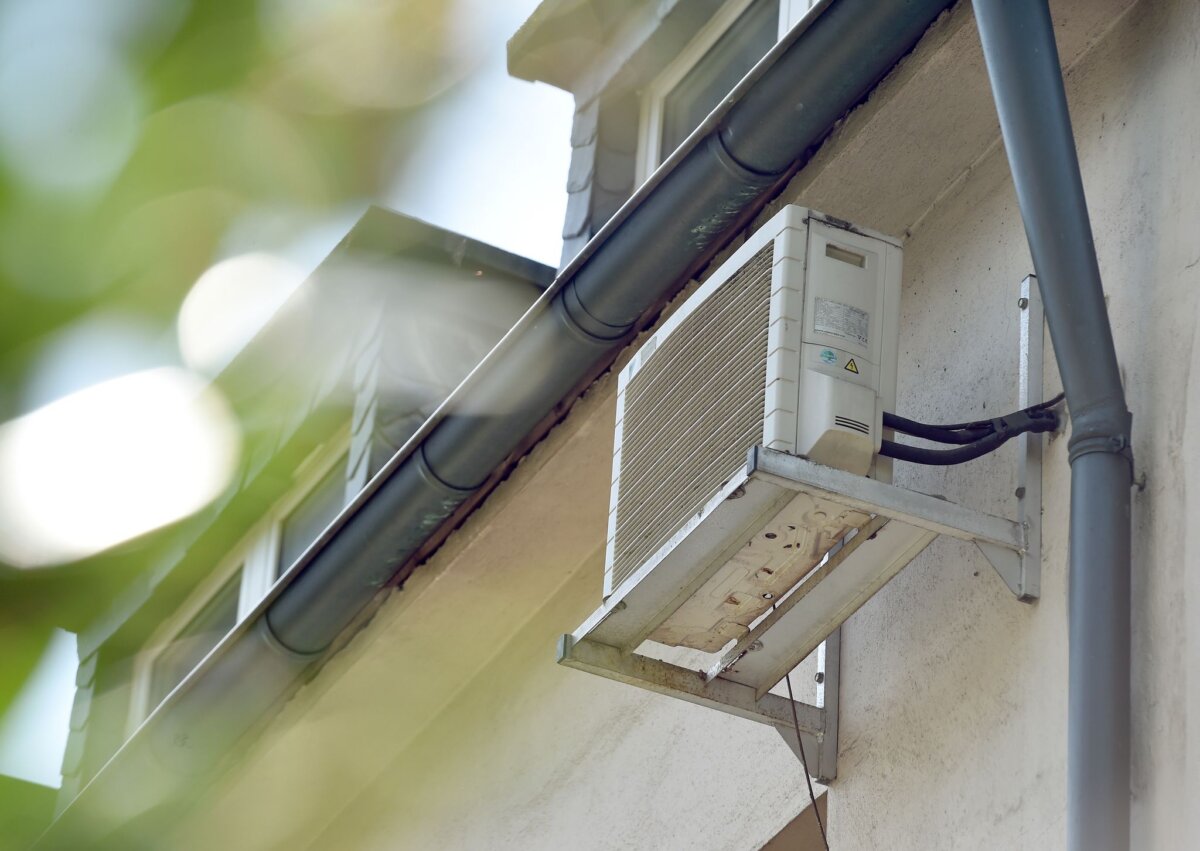 Klimaanlage Im konkreten Fall hatten Eigentümer aus Berlin geklagt, nachdem ihnen der Einbau eines solchen Geräts nicht gestattet worden war. (Symbolbild)