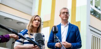 Evers ist neuer Spitzenkandidat der Berliner CDU Der neue Berliner CDU-Spitzenkandidat Stefan Evers gibt neben der Berliner CDU-Generalsekretärin Ottilie Klein ein Statement.