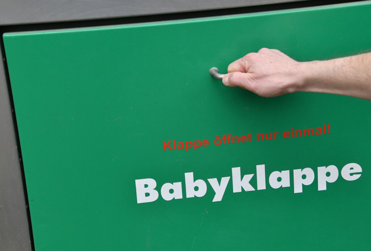 Babyklappe Die Babyklappe am St. Josefs-Krankenhaus in Potsdam wird mit dem Aus der Geburtshilfe nicht mehr weiter betreiben. (Archivbild)