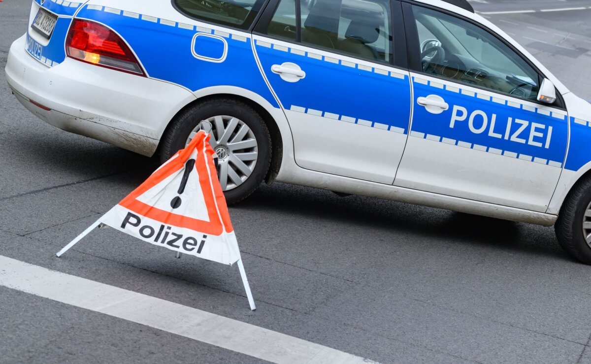 16-Jährige stirbt bei Unfall auf A24 Eine 16-Jährige ist bei einem Unfall auf der A24 bei Neuruppin gestorben. (Symbolbild)