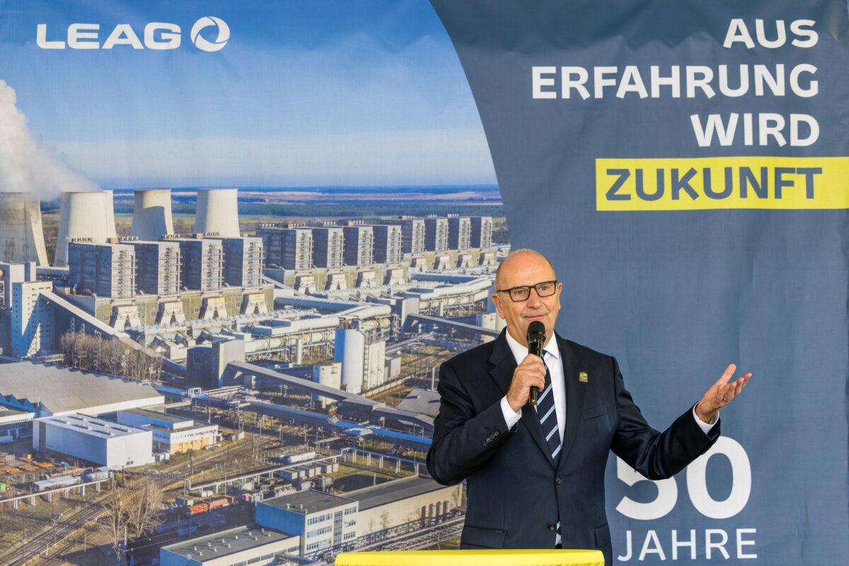 50 Jahre Kraftwerk Jänschwalde Brandenburgs Ministerpräsident Dietmar Woidke (SPD) feiert mit der Leag 50 Jahre Geschichte des Kraftwerks Jänschwalde. Ende 2028 soll Schluss sein.