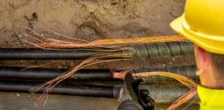 Stromausfall im Januar – Expertenkommission legt Bericht vor Nach einem Brandanschlag auf eine Kabelbrücke dauerte es mehrere Tage, bis alle betroffenen Haushalte wieder Strom hatten. (Symbolbild)