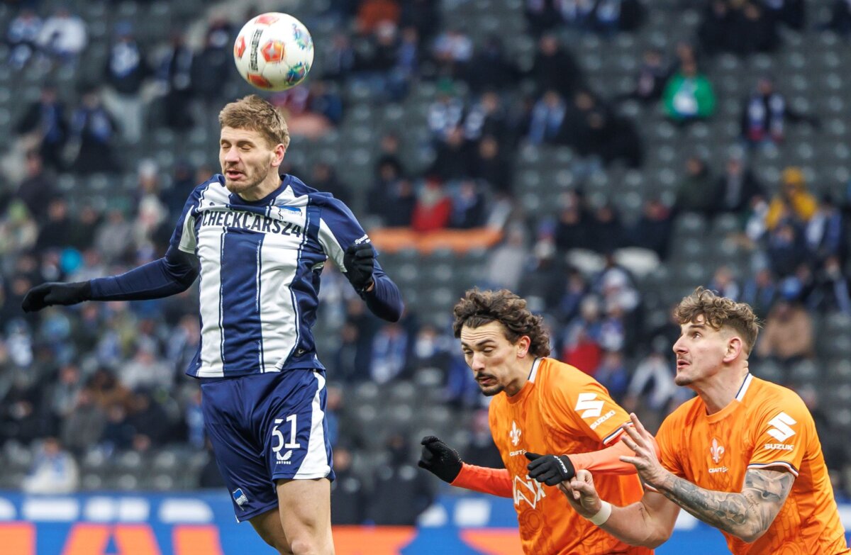 Hertha BSC Marton Dardai (l, Hertha BSC) kam im Test bei Lok Leipzig nach einer Verletzungspause wieder zum Einsatz. (Archivbild)