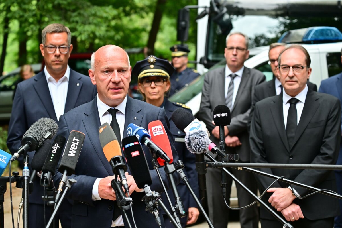 Auto fährt in Menschenmenge - CSD abgebrochen Kai Wegner betont, die Sicherheitsvorkehrungen beim CSD seien gut gewesen.