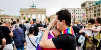 CSD-Veranstalter: Anschlag nicht instrumentalisieren Der Berliner Christopher Street Day (CSD) endete am Samstagabend in einer Tragödie.
