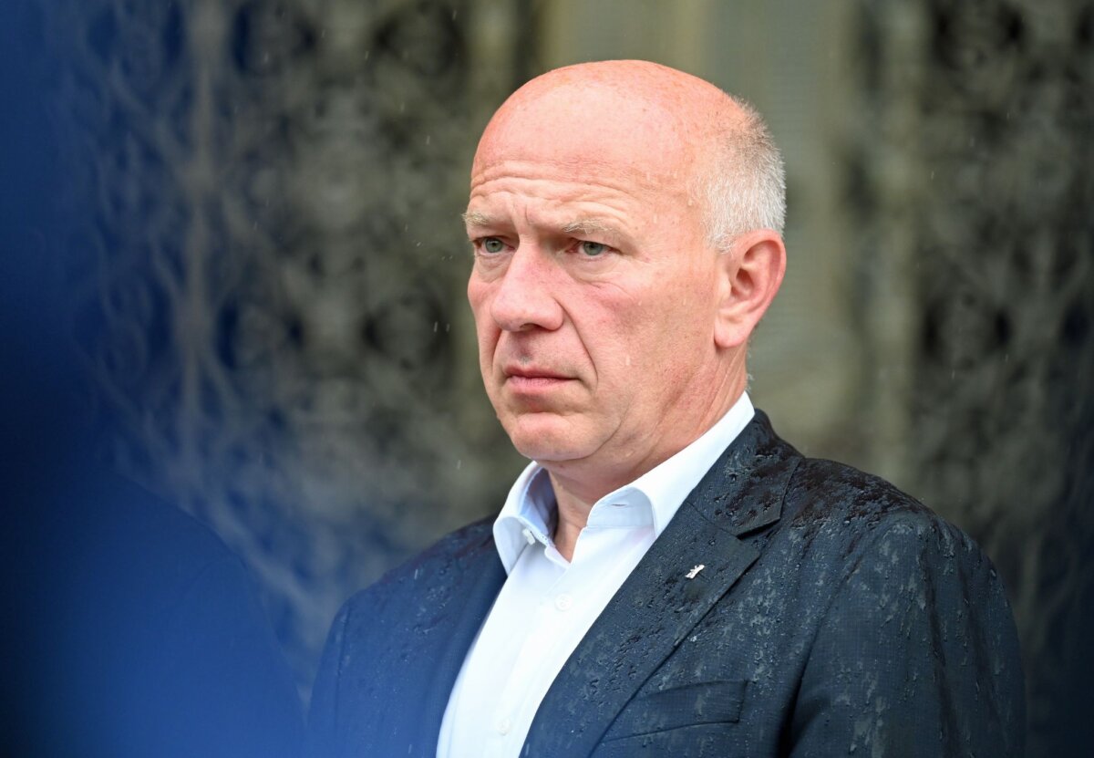 Auto fährt in Menschenmenge - CSD abgebrochen Berlins Regierender Bürgermeister Kai Wegner (CDU) ist erleichtert, dass nach dem Terroranschlag ein Verdächtiger gestellt wurde. Der Mann wurde von der Polizei erschossen, nachdem er Polizisten angriff.