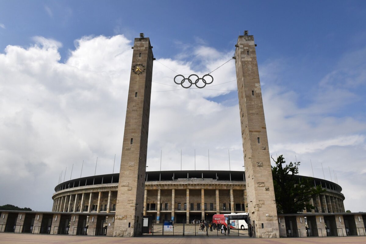 Berlin - Olympiastadion Vor dem Konzert der Foo Fighters kam im Olympiastadion in Berlin Besorgnis wegen schlechten Wetters auf. (Symbolbild)