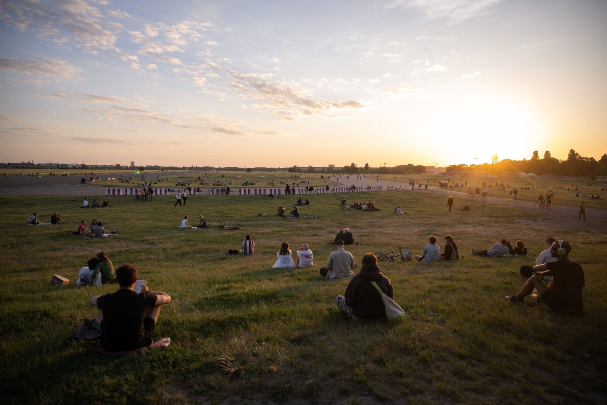 Tempelhofer Feld Das Tempelhofer Feld umfasst rund 300 Hektar. (Archivbild)