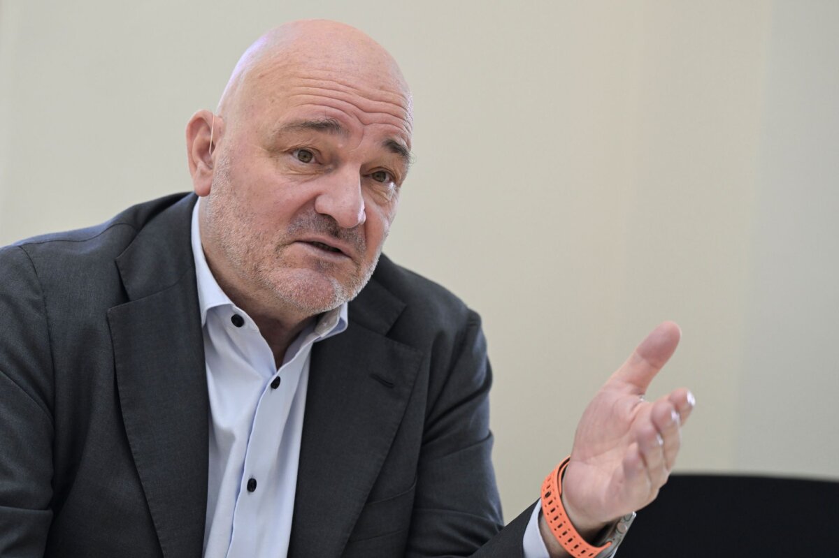 Infrastrukturminister Robert Crumbach Robert Crumbach kritisiert die Bahn. (Archivbild)