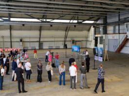 Eine Region auf der Bühne – Lausitz Festival startet In diesem Hangar in Cottbus wird als eines der Highlights des Lausitz Festivals ein Theaterstück inszeniert. (Archivbild)