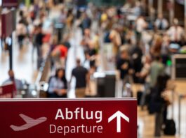 Etwas weniger Passagiere am Flughafen BER Im ersten Halbjahr gab es am BER etwas weniger Flugbewegungen als noch ein Jahr zuvor. (Archivbild)