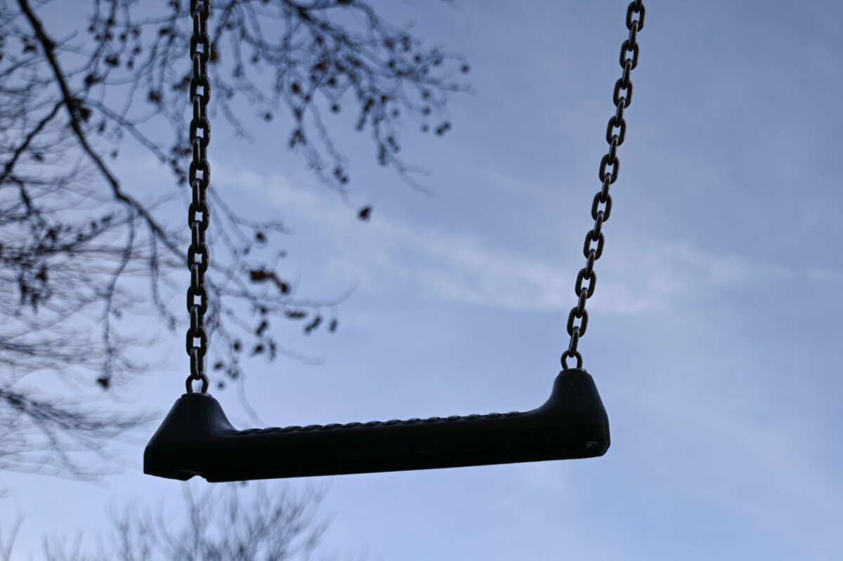 Schaukel - Spielplatz Auf einem Spielplatz in Berlin soll ein 59 Jahre alter Mann eine Elfjährige rassistisch beleidigt haben. (Symbolbild)