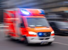 Auto überschlägt sich: Fahrerin schwer verletzt Die Hintergründe des Unfalls waren zunächst unklar. (Symbolbild)