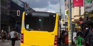Erstmals seit Jahren weitet die BVG das Angebot im Berliner Busverkehr wieder aus. (Archivbild)