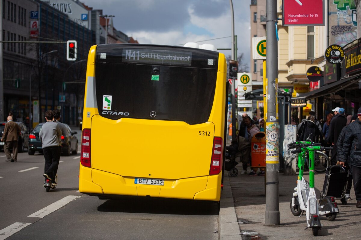 Busverkehr in Berlin Erstmals seit Jahren weitet die BVG das Angebot im Berliner Busverkehr wieder aus. (Archivbild)
