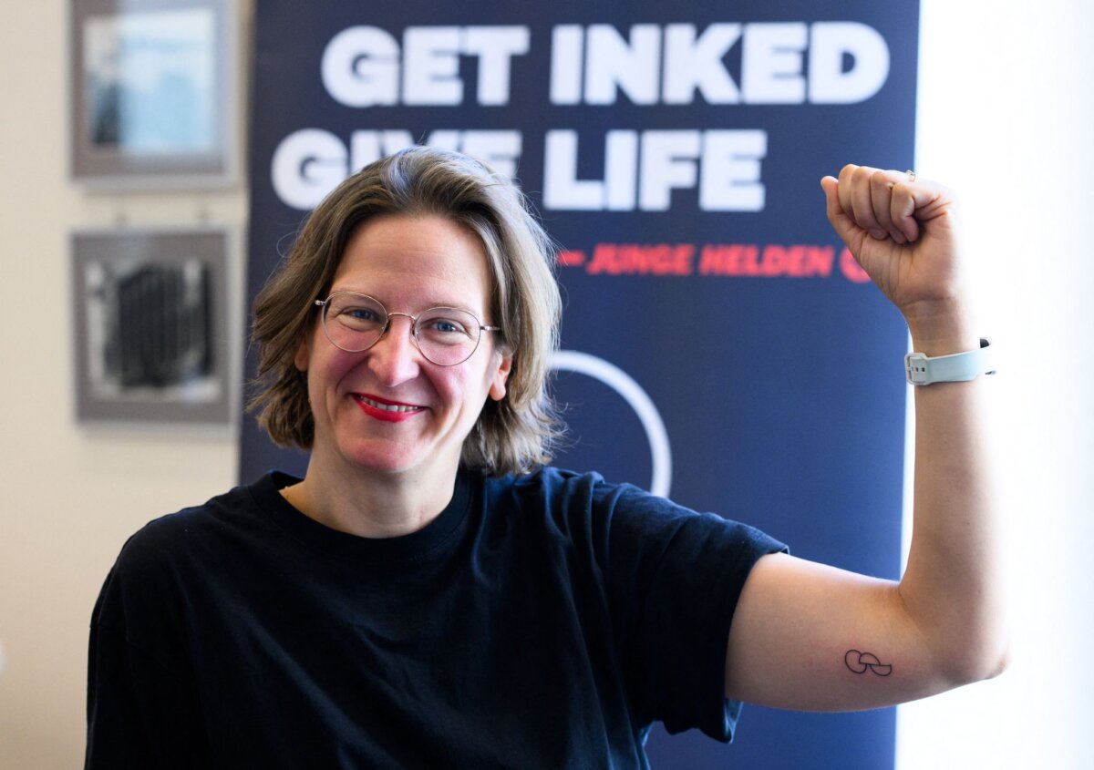 Abgeordnete lassen sich für Organspende tätowieren Die grüne Abgeordnete Silke Gebel hat sich ein Organspende-Tattoo stechen lassen.