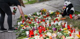 «Es macht sprachlos»: Großes Gedenken nach der Gewalttat Nach der gewaltsamen Tat an einer Schule in Gosen-Neu Zittau in Brandenburg wird um die zwei Toten getrauert. (Archivbild)
