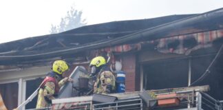Feuer in Wohnanlage – Polizei ermittelt wegen Brandstiftung Die Feuerwehr war mit zahlreichen Kräften im Einsatz, weil es in einer Einrichtung für betreutes Wohnen im Berliner Stadtteil Biesdorf brannte. Die Bewohnerinnen und Bewohner wurden in Sicherheit gebracht.